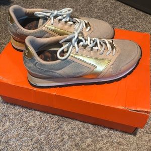 Brooks coffee bean sneakers